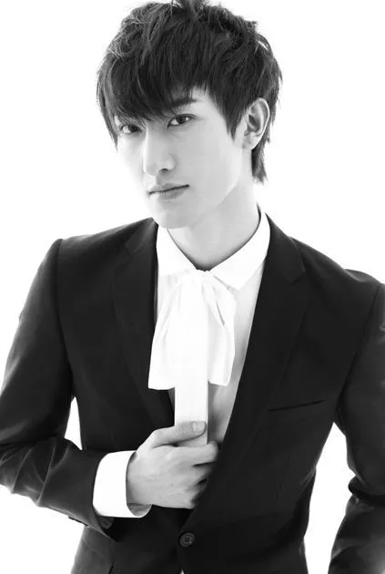 Zhoumi akhirnya bersolo karir. ©dkpopnews