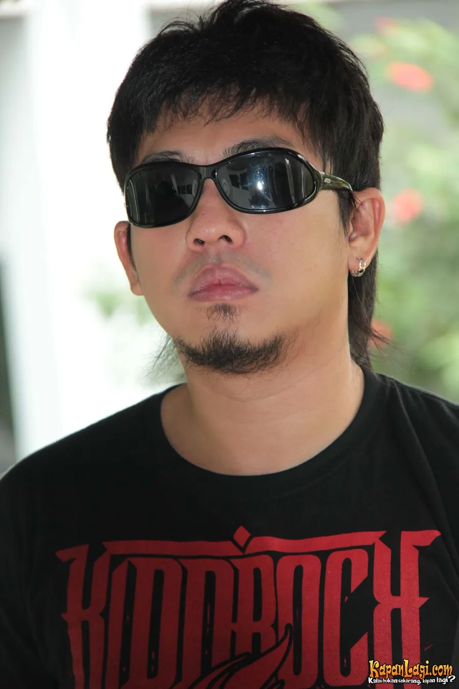 Dalam keadaan mabuk, Ebby Zigaz memukuli mantan pacar bersama asistennya. ©KapanLagi.com