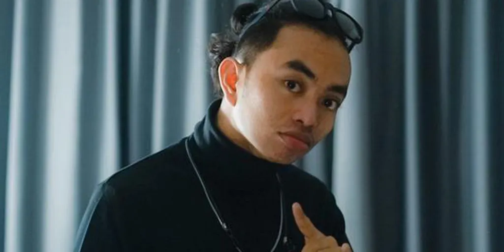 Zinidin Zidan - Buih Jadi Permadani