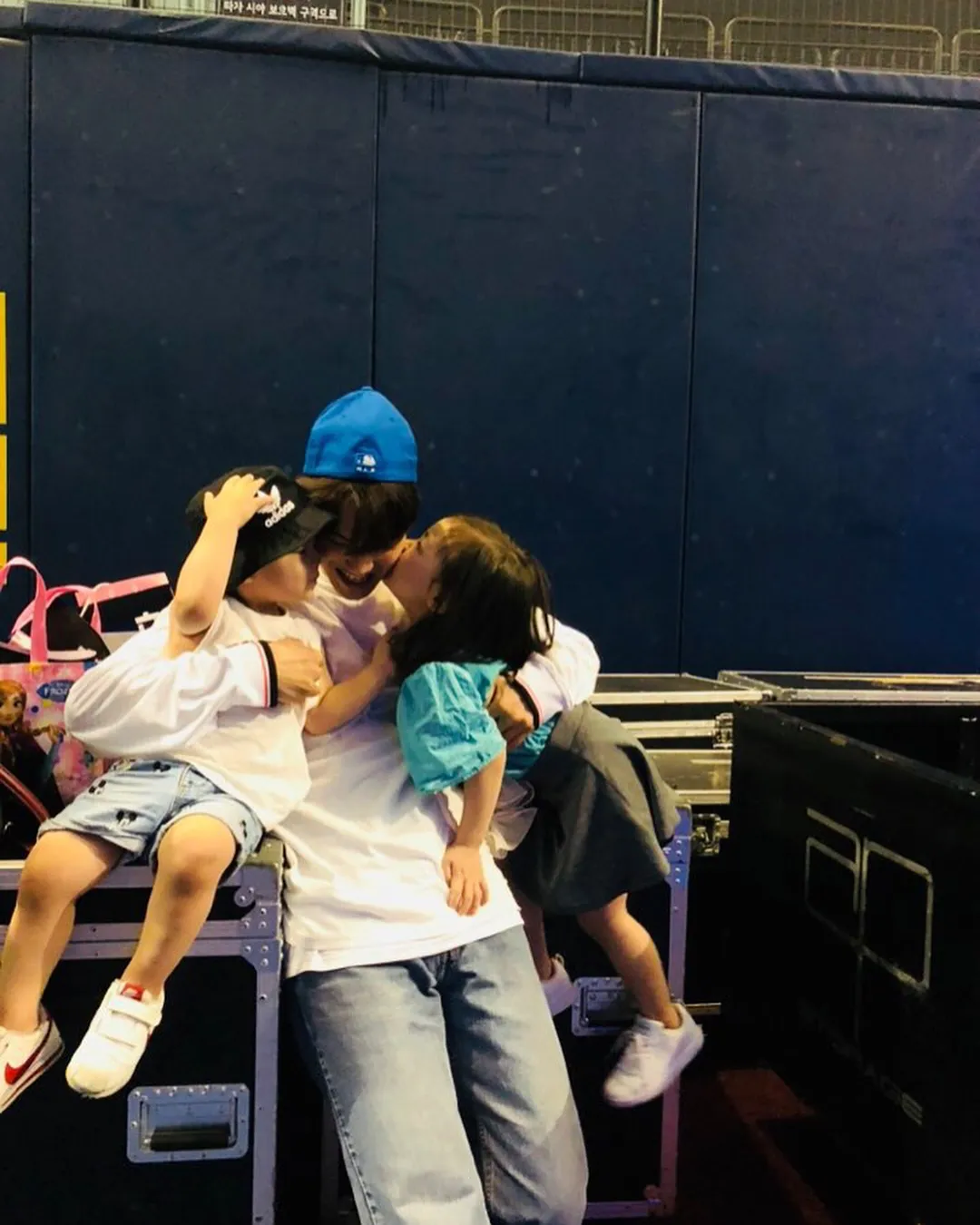 Kai mencium Rahee © instagram.com/zkdlin