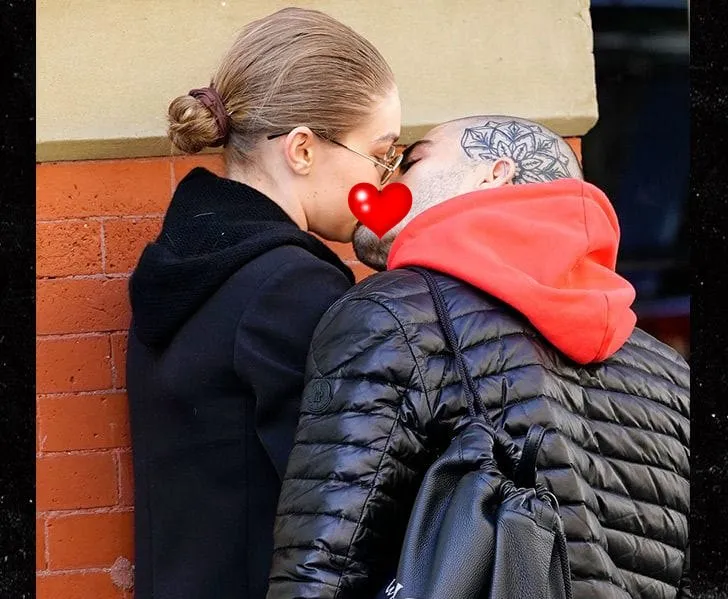 Zayn Malik mencium Gigi Hadid © TheDirectImages.com via TMZ.com