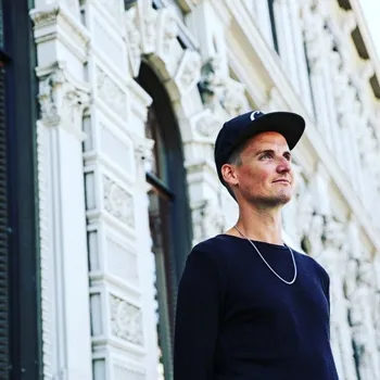Foto profil Cal Barnes