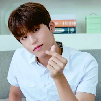 Foto profil Jeong Woo TREASURE