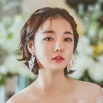 Foto profil Moon Ji In