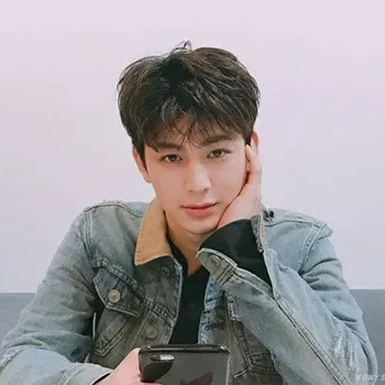 Foto profil Yunhyeong iKON