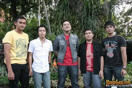 Foto AOP Band
