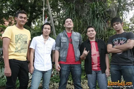 Foto AOP Band