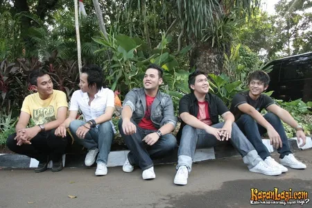 Foto AOP Band