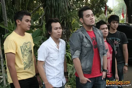 Foto AOP Band