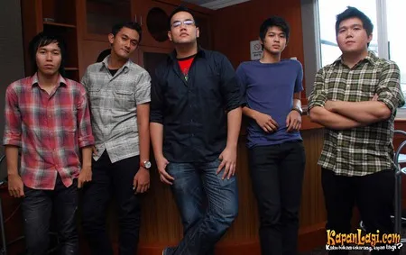 Foto AOP Band