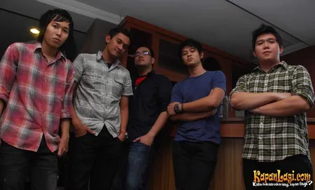 Foto AOP Band
