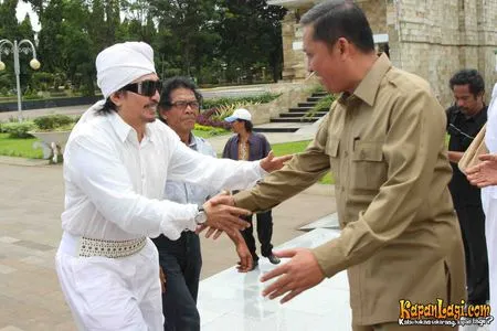 Foto Aa Gatot Brajamusti