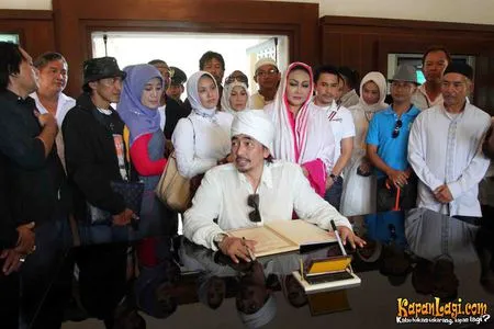 Foto Aa Gatot Brajamusti
