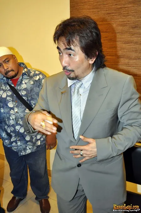 Foto Aa Gatot Brajamusti