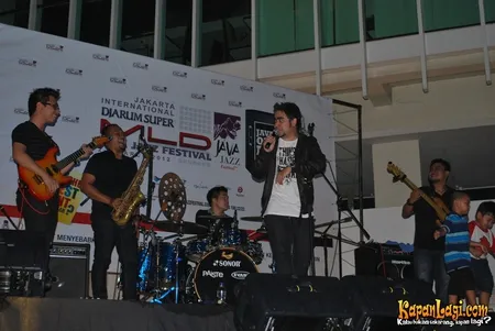 Foto Abdul And The Coffe Theory