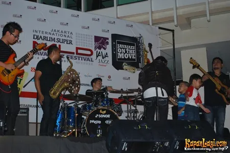 Foto Abdul And The Coffe Theory