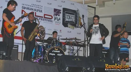 Foto Abdul And The Coffe Theory