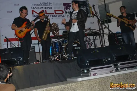 Foto Abdul And The Coffe Theory