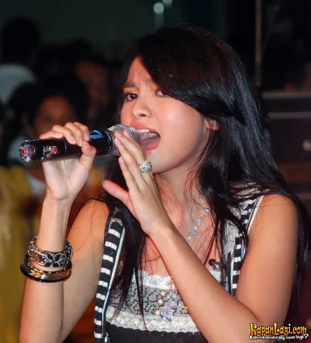 Foto Acha Septriasa