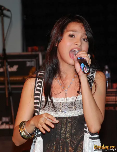 Foto Acha Septriasa