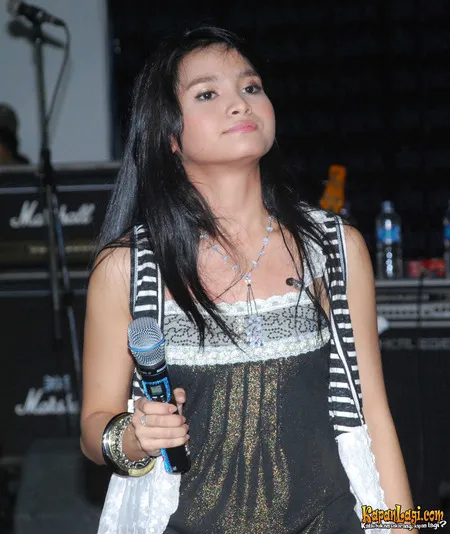 Foto Acha Septriasa
