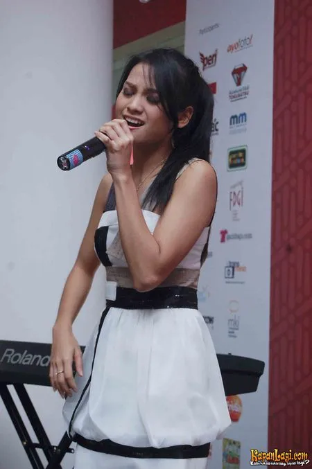 Foto Acha Septriasa