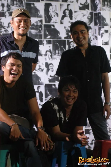 Foto Ada Band