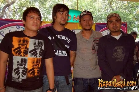 Foto Ada Band