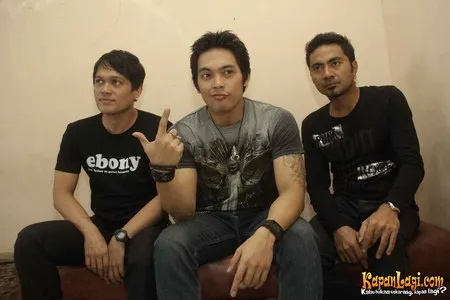 Foto Ada Band