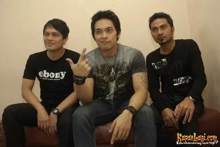 Foto Ada Band