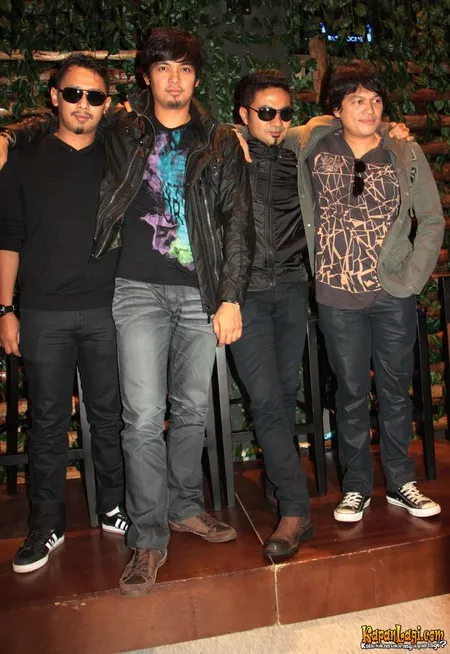 Foto Ada Band
