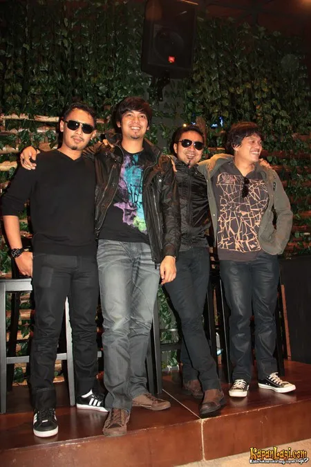 Foto Ada Band