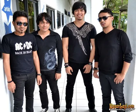 Foto Ada Band