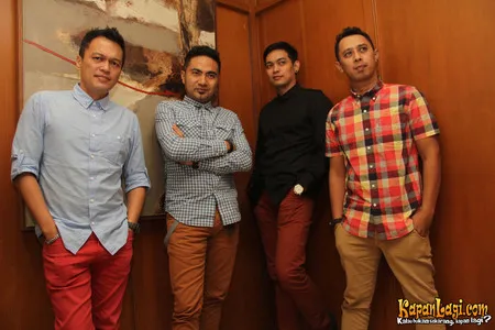 Foto Ada Band