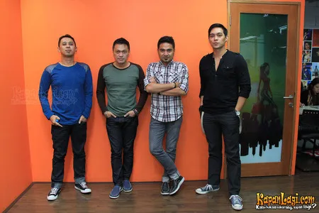 Foto Ada Band