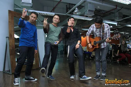 Foto Ada Band