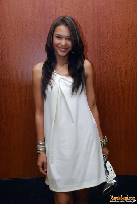 Foto Adinia Wirasti. Nomor Foto: 048