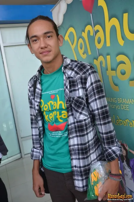 Foto Adipati Dolken