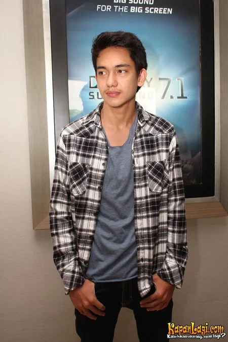 Foto Adipati Dolken