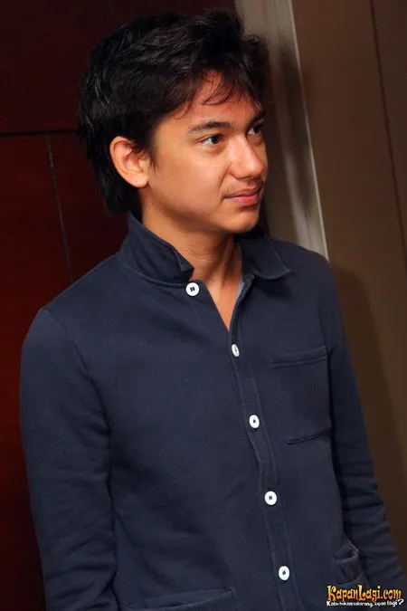 Foto Adipati Dolken