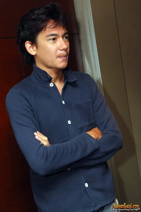 Foto Adipati Dolken