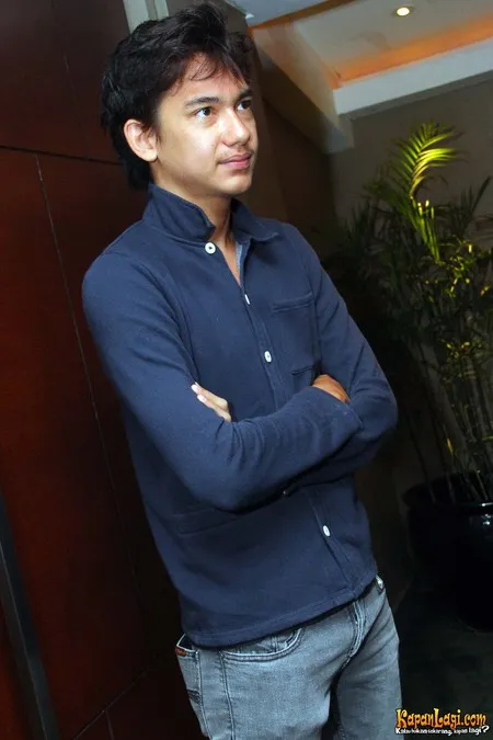 Foto Adipati Dolken