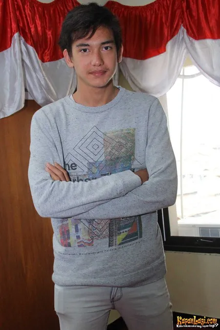 Foto Adipati Dolken
