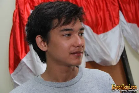 Foto Adipati Dolken