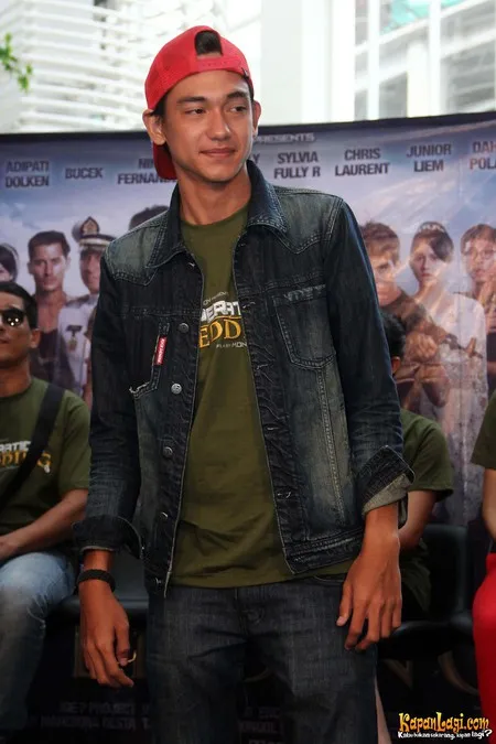 Foto Adipati Dolken