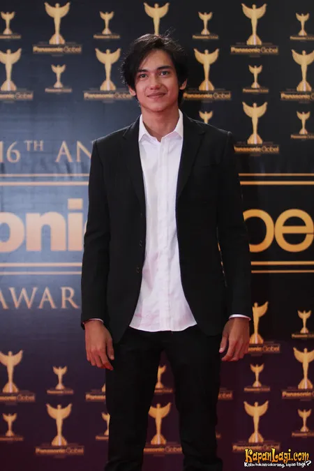 Foto Adipati Dolken
