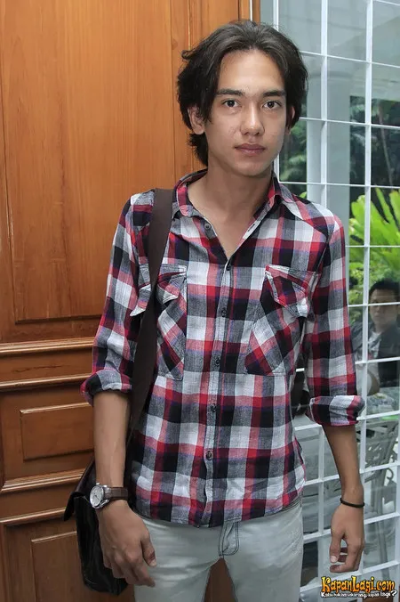 Foto Adipati Dolken
