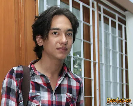 Foto Adipati Dolken