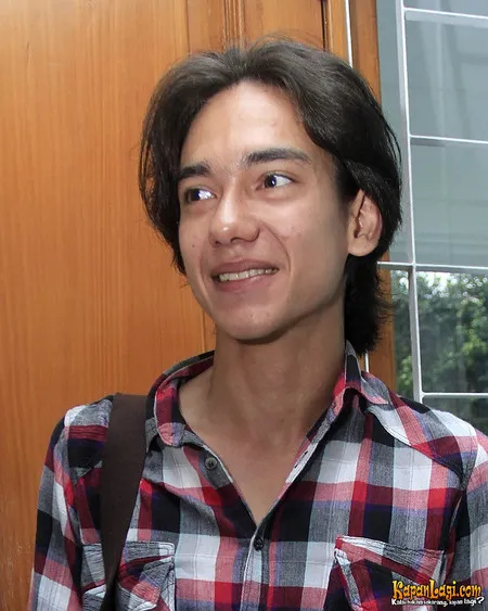 Foto Adipati Dolken