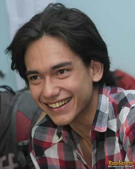 Foto Adipati Dolken